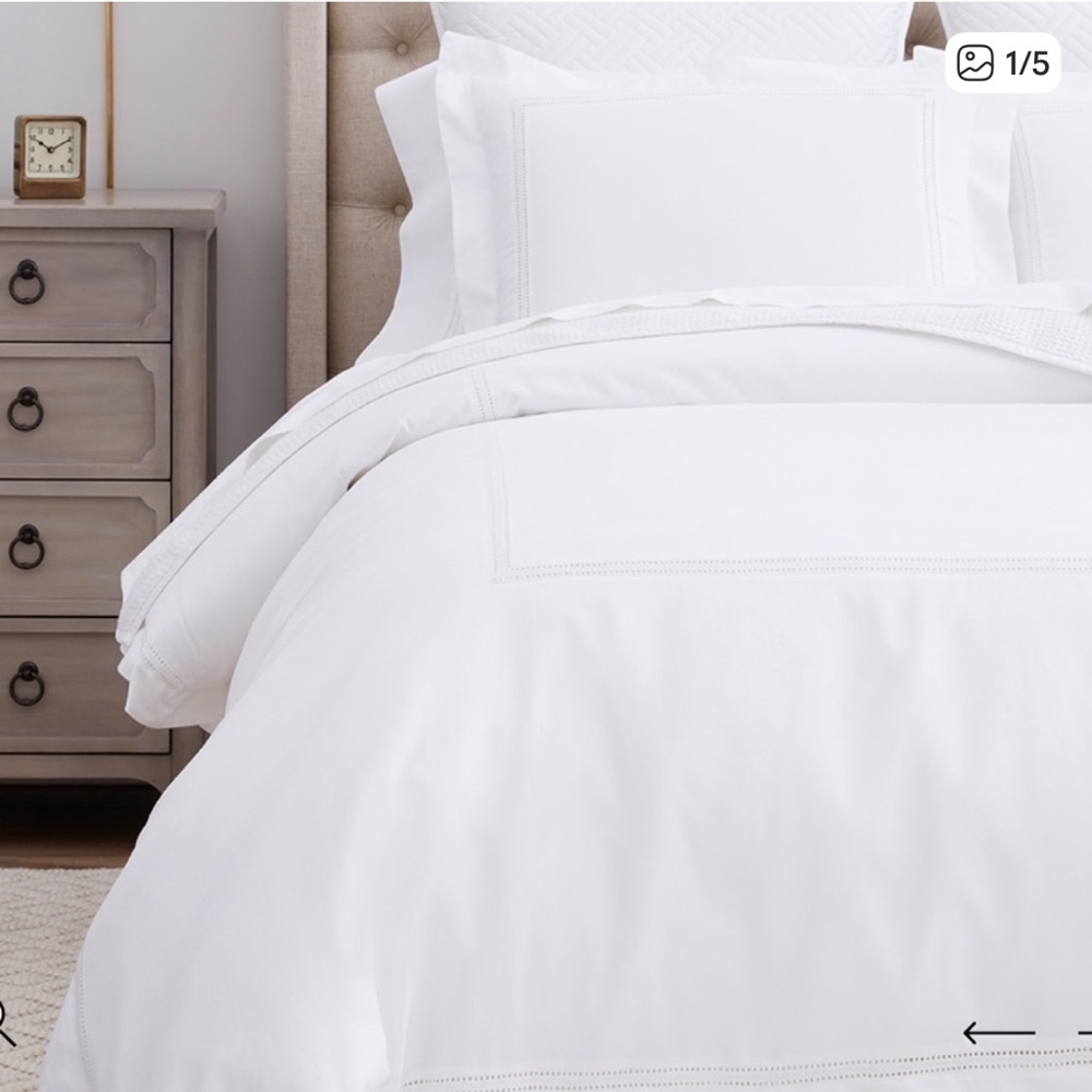 Boll & Branch White Signature Eyelit Embellished Duvet size Queen